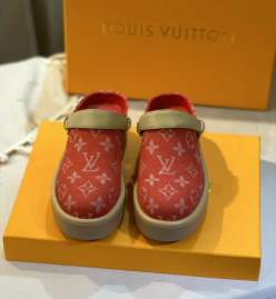 Picture of Louis Vuitton Slippers _SKULVsz35-42mnf0202599